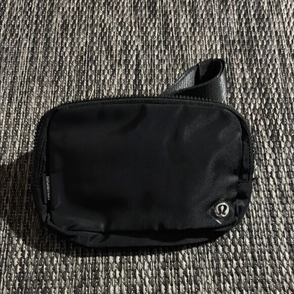 lululemon athletica Handbags - Lululemon belt bag NWOT